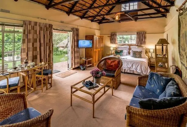 Charming Yellowwood Cottage for 2 People in Spacious Garden