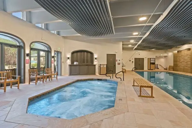 The Charter at Beaver Creek - Havuz