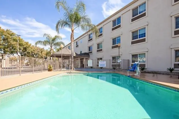 Charter Inn & Suites