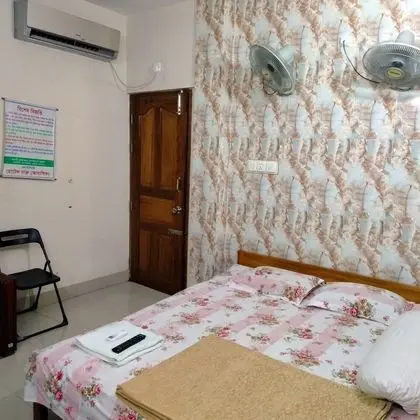 Hotel Charu - Oda