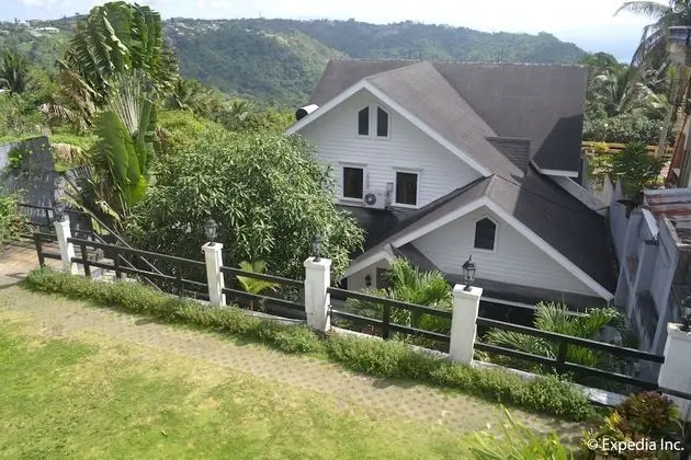 Chateau Beatrice Bed & Breakfast