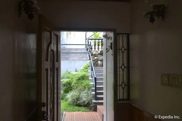 Chateau Beatrice Bed & Breakfast - Lobi