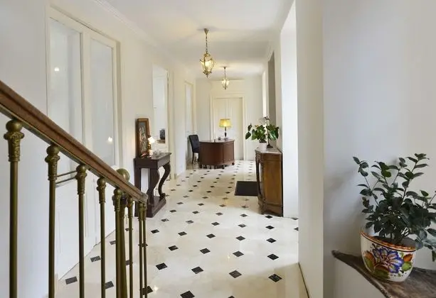 Château Bel Aspect - Lobi