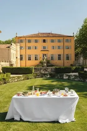 Château de Fonscolombe - Dış Mekan