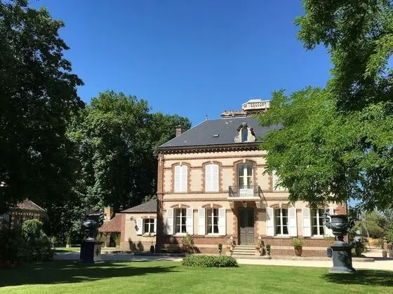 Château de Montabert - Dış Mekan