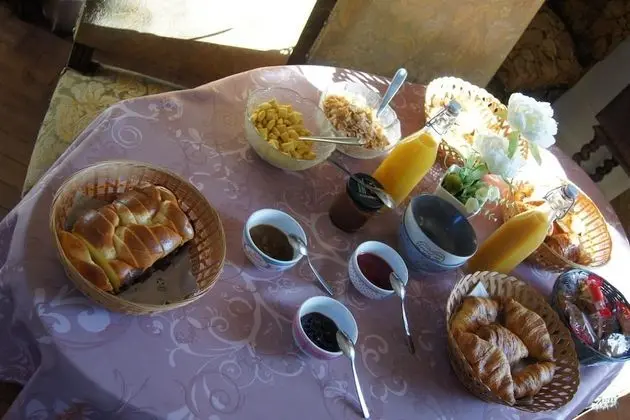 Château Des Chevaliers De Londigny - Yerinde Yemek