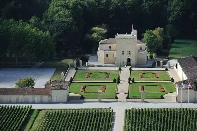 Château La Tour Carnet - B.Magrez Luxury Wine Experience