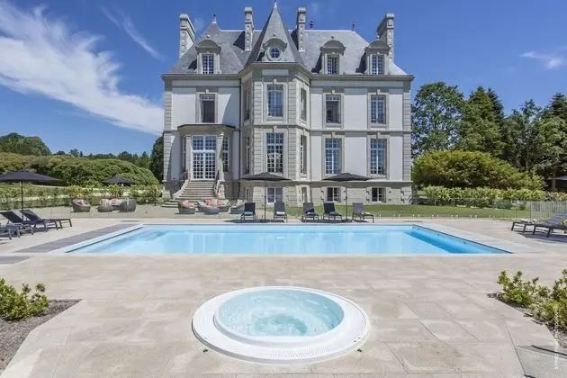 Chateau Les Garennes - Havuz