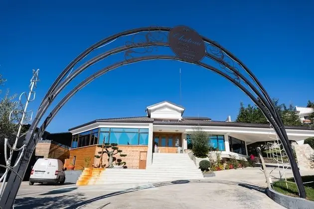 Chateau Linza Resort