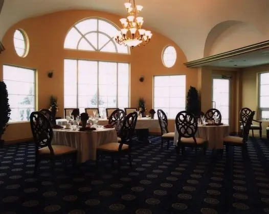 Chateau Louis Hotel & Conference Centre - Yerinde Yemek