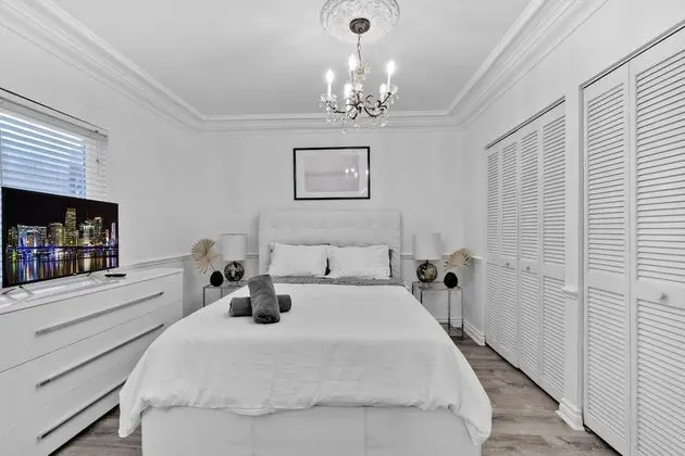Chateau Michael Luxury Brickell Villa - Oda