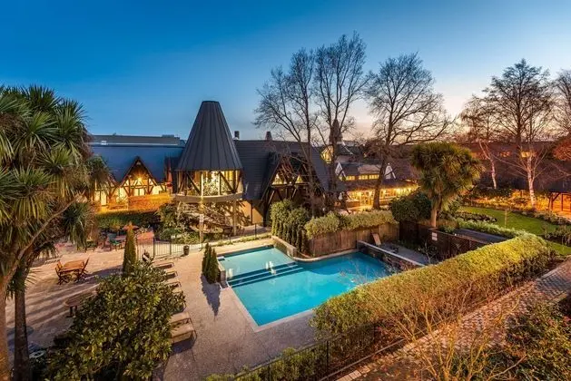Chateau on the Park Christchurch DoubleTree - Havuz