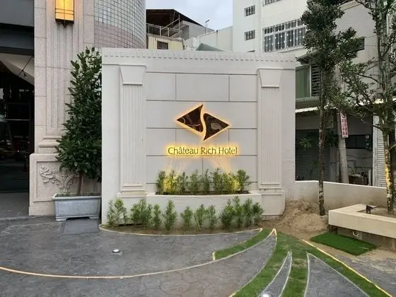 Chateau Rich Hotel
