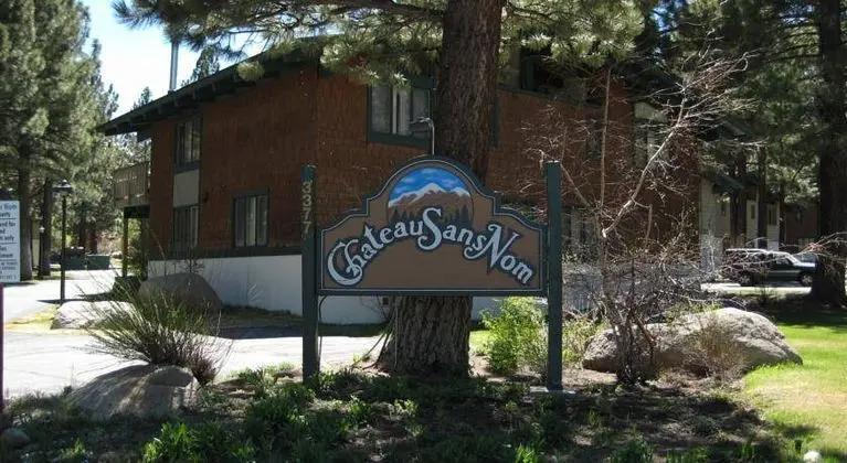 Chateau Sans Nom by Mammoth Reservation Bureau