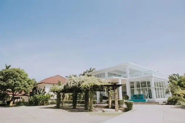 Chateau By The Sea