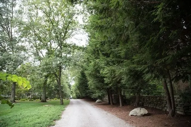 Chatfield Hollow Inn