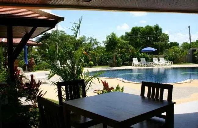 Chaweng Lakeview Condotel - Havuz