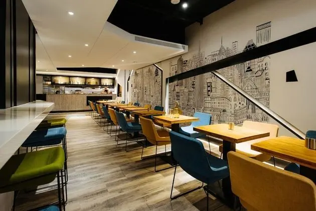CHECK inn Taichung Zhongshan - Yerinde Yemek