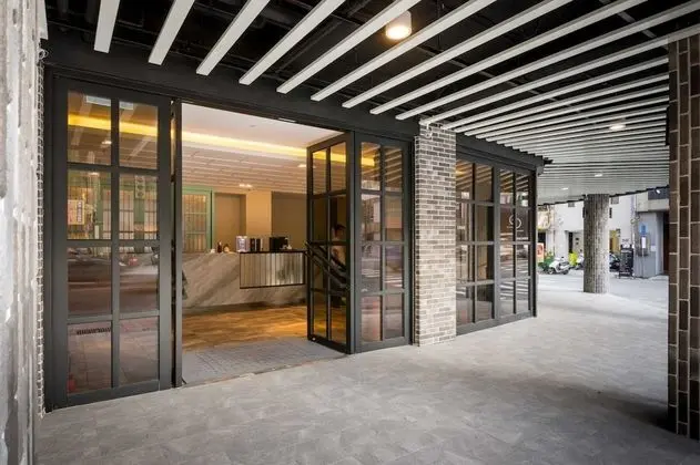 CHECK inn Taichung Ziyou - Dış Mekan