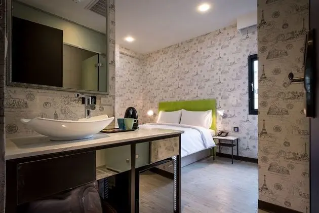 CHECK inn Taichung Ziyou - Oda