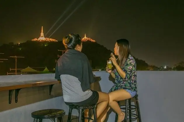 Chedi View Hostel & Rooftop Bar - Yerinde Yemek