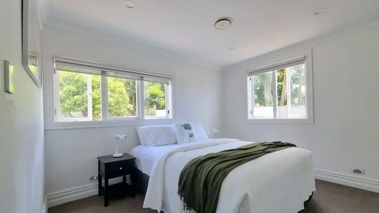 Cheerful 5 - Bedroom Home - Free Parking - Oda
