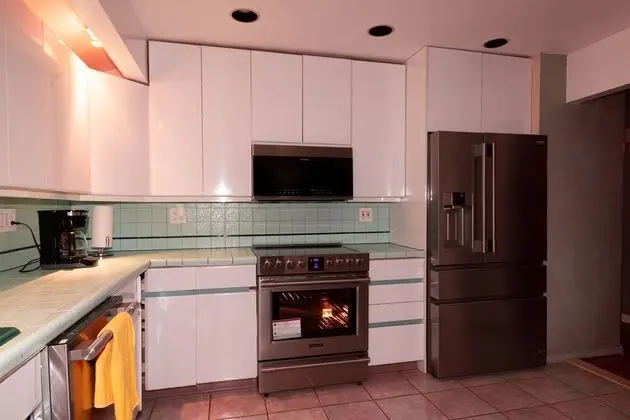 Cheerful & Beautiful 3-Bedroom Ranch - Mutfak