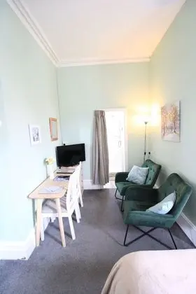 Chelston Dene Holiday Apartments - Oda