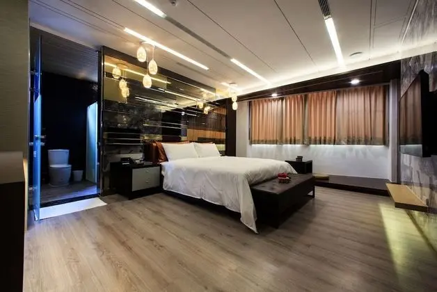 Chen He Spa Motel