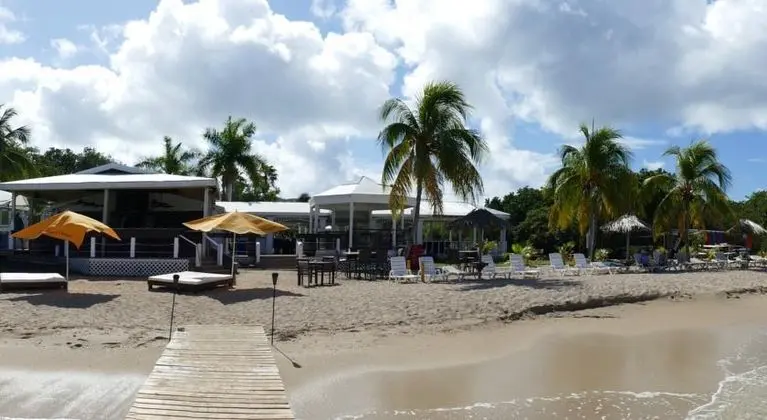 Chenay Bay Beach Resort - Plaj