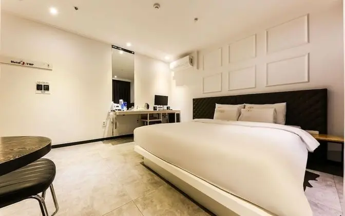 Cheonan J Top