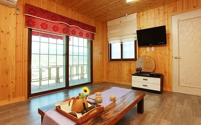 Cheongdo Mountains Bed and Breakfast - Oda