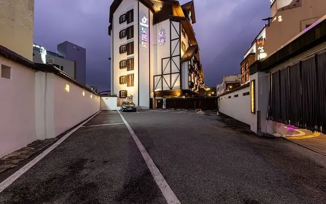 Cheongju Beukmeunro Toronto Hotel