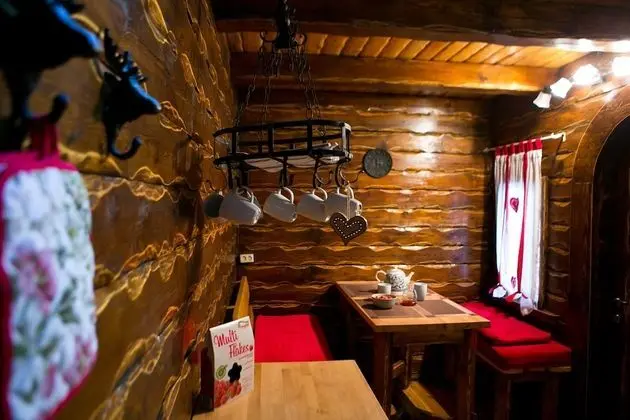 Cherepanovs' Guest House - Yerinde Yemek