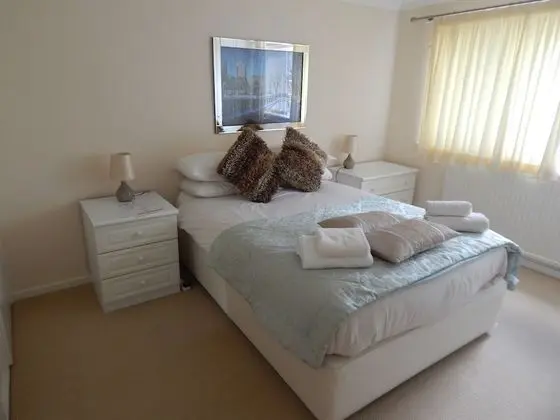 Cherry Palace 3 BD Parking Spaces groups