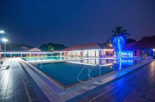 CherryLoft Resorts - Havuz