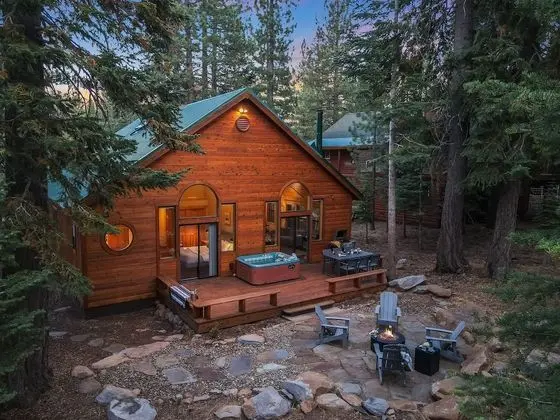 Cherrywood by Avantstay Gorgeous Cottage Surrounded by Pine Trees w/ Hot Tub