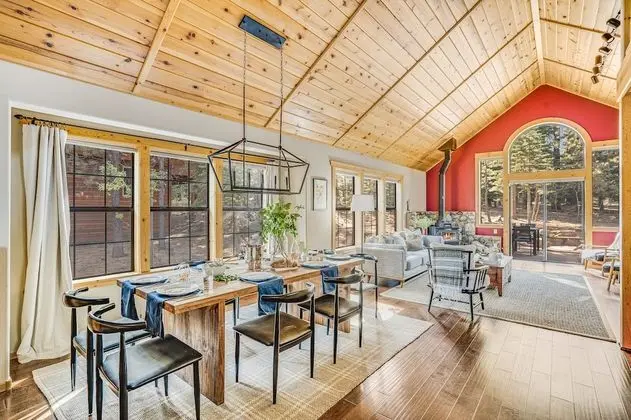 Cherrywood by Avantstay Gorgeous Cottage Surrounded by Pine Trees w/ Hot Tub - İç Mekan