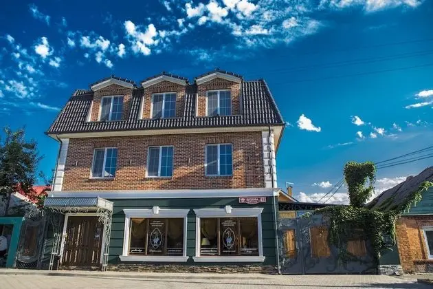 Chestniy Chekhov Hotel