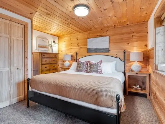 Chestnut by Avantstay Mountain Cabin w/ Treetop Views, Hot Tub & Game Room! - İç Mekan