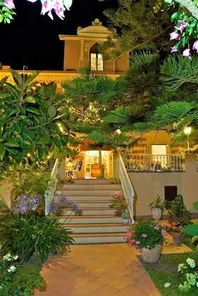 Villa Cheta Hotel & Restaurant - Dış Mekan