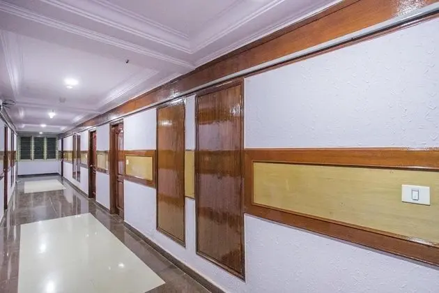 Hotel Chetan International - İç Mekan