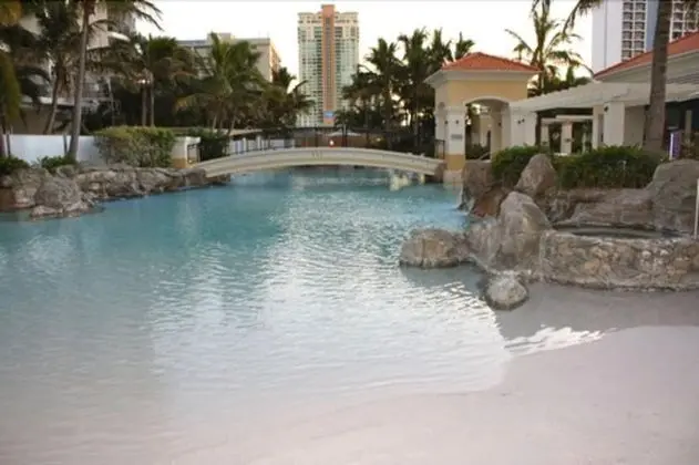 Chevron Renaissance Private Apartments - Havuz
