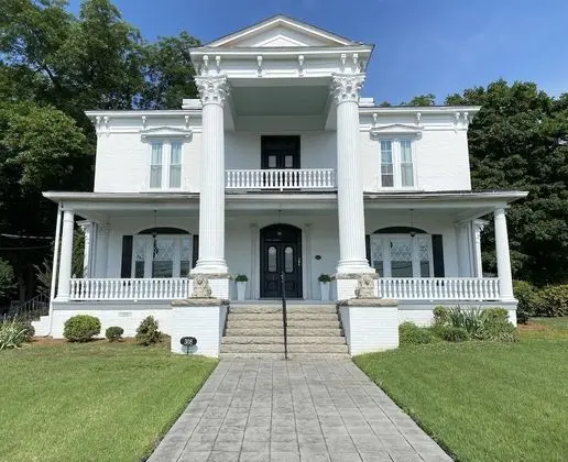 Chez Lindsey Bed & Breakfast