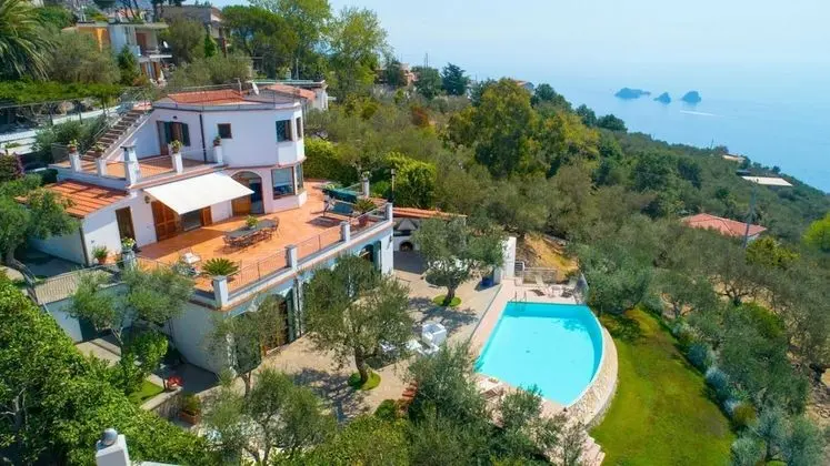 Villa Chez Pi 5 Bedrooms Villa Infinity Pool and sea Views