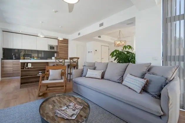 Chezmoihomes Plaza Nueva Deluxe