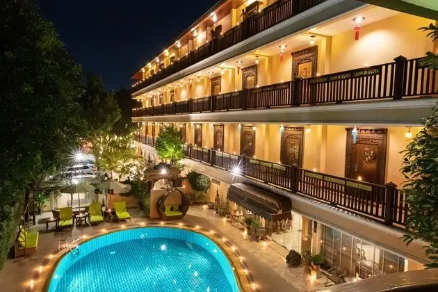 At Chiang Mai - Havuz
