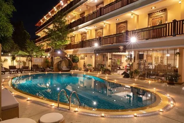 At Chiang Mai - Öne Çıkan Resim