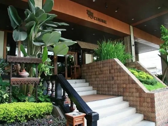 Chiang Mai Orchid Hotel - Dış Mekan