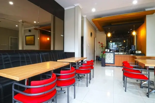 Chiaro Hotel and Cafe